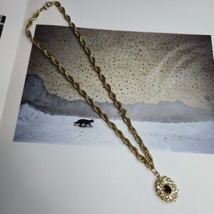 Elegant Gold and Black Pendant Necklace